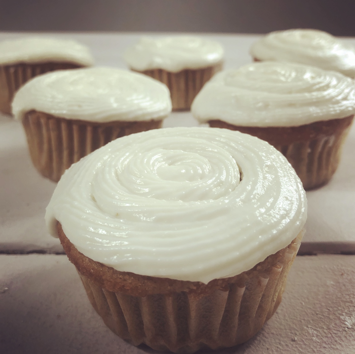 vanilla chai cupcakes with bourbon vanilla bean icing