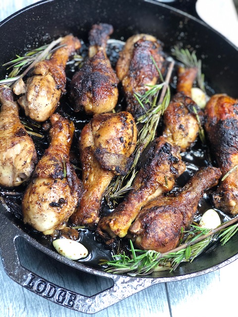 Cast Iron Skillet Chicken Drumsticks (Chicken Legs)